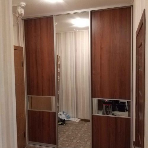 трехдверный шкаф купе в прихожую