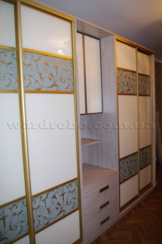 шкаф купе в гостинной 