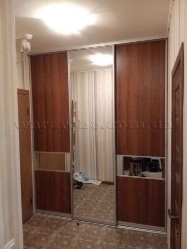 трехдверный шкаф купе в прихожую